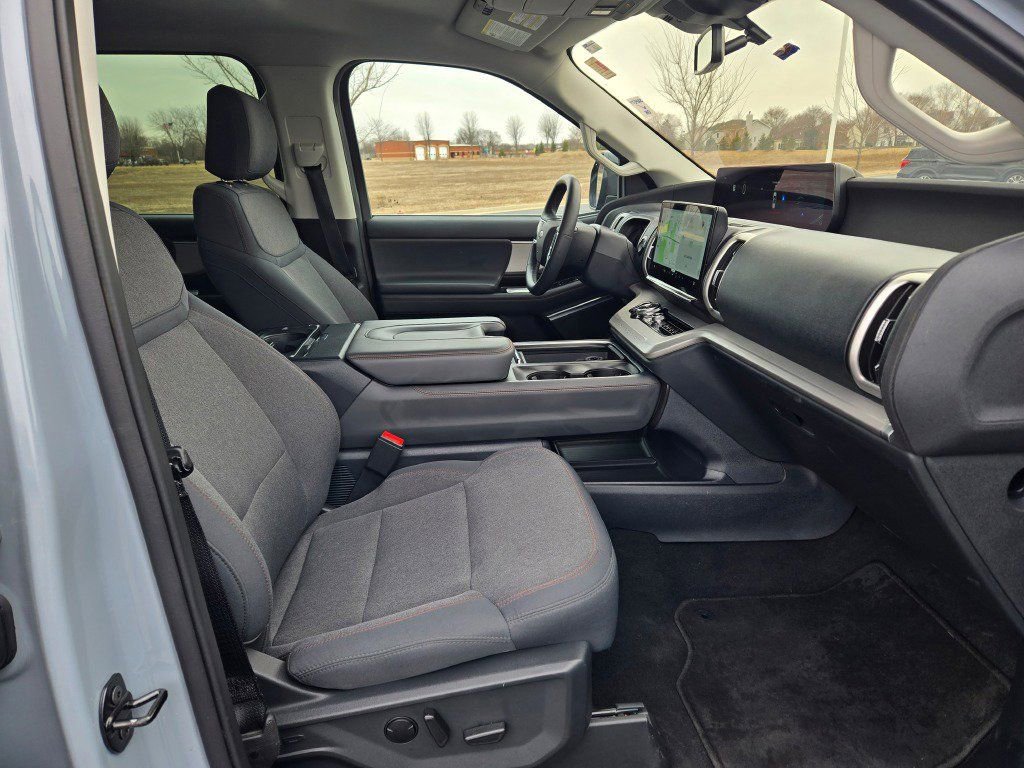 Certified 2025 Ford Expedition Active AWD/4WD image 7