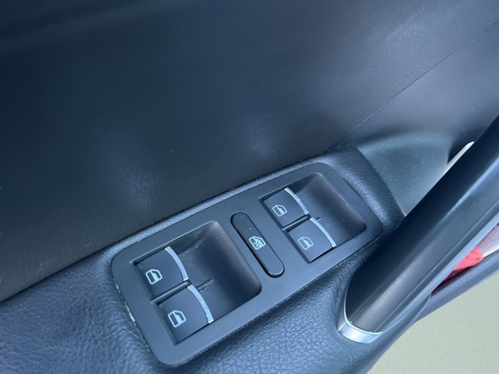 Used 2017 Volkswagen Passat 1.8T SE image 19