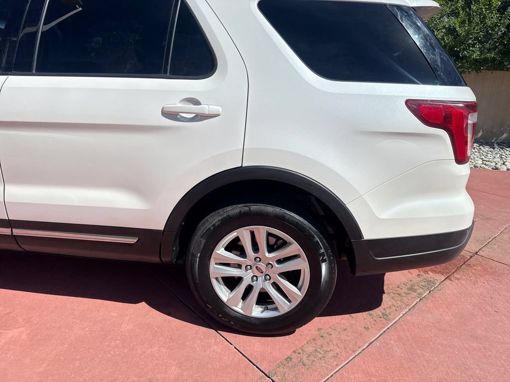 Certified 2018 Ford Explorer XLT w/ Equipment Group 201A AWD/4WD image 37