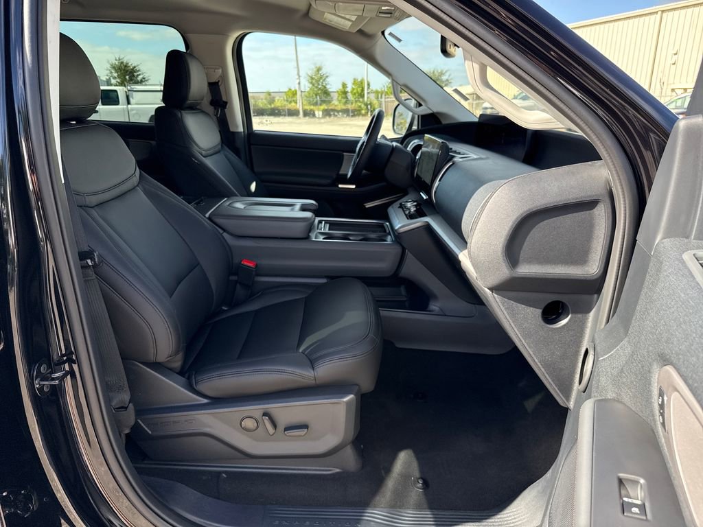 Certified 2025 Ford Expedition Active image 27