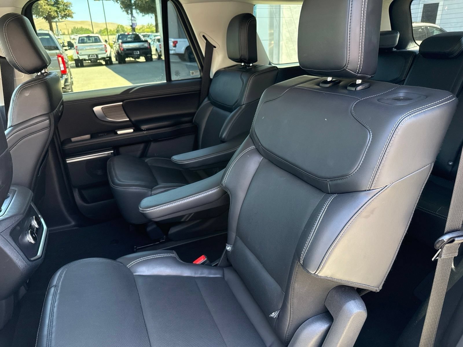 Certified 2025 Ford Expedition Platinum AWD/4WD image 15