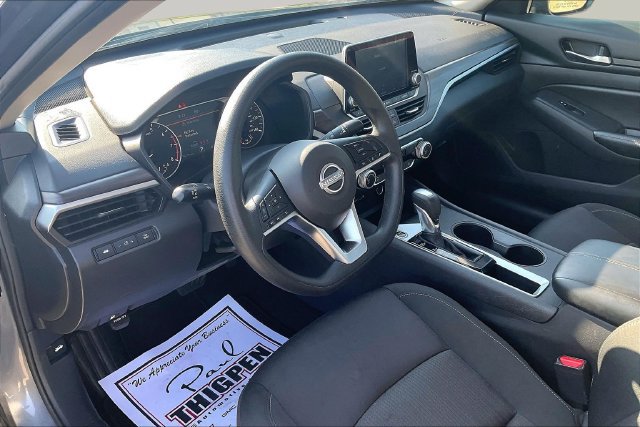 Used 2025 Nissan Altima 2.5 SV FWD image 15