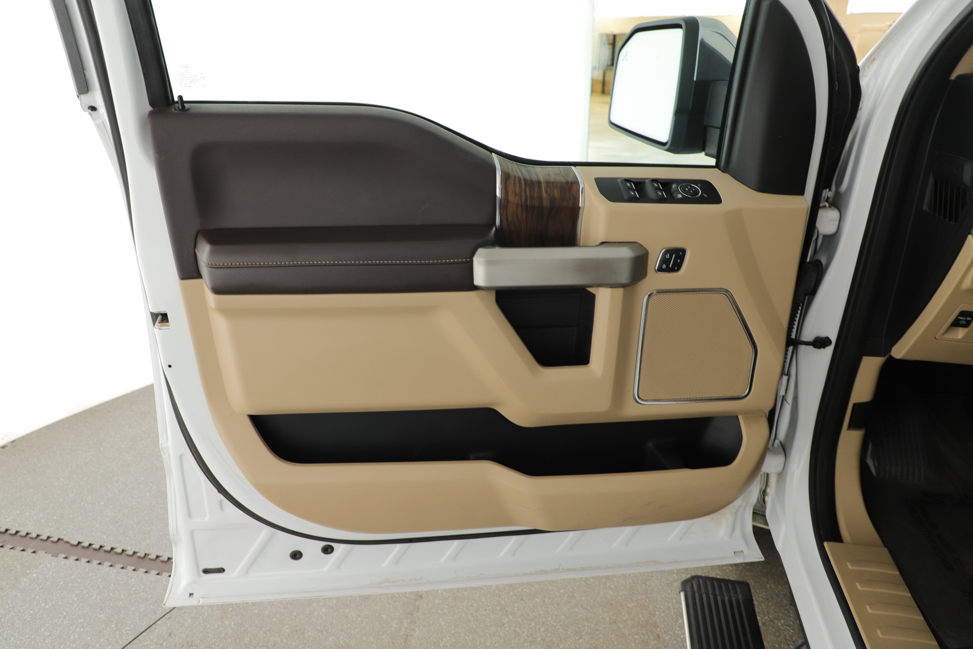 Certified 2019 Ford F150 Lariat w/ Equipment Group 502A Luxury AWD/4WD image 7