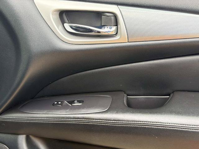 Used 2020 Nissan Pathfinder SL FWD image 17