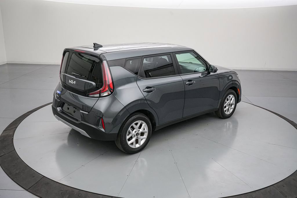 Used 2025 Kia Soul LX FWD image 5