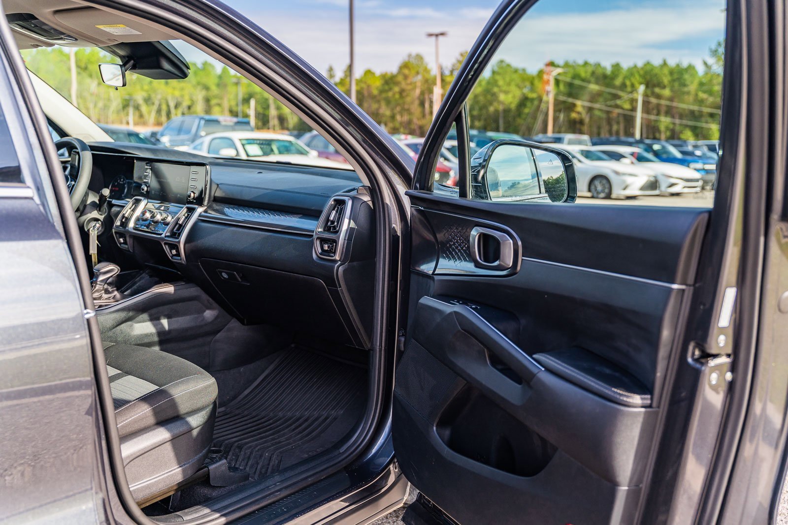 Used 2023 Kia Sorento LX image 11