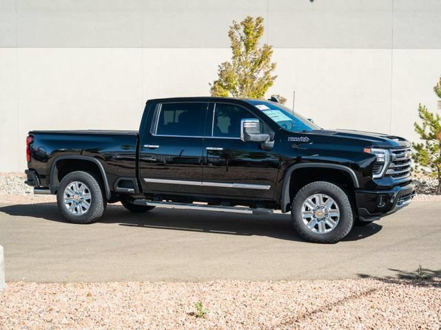 Used 2025 Chevrolet Silverado 2500 High Country w/ Technology Package AWD/4WD image 3