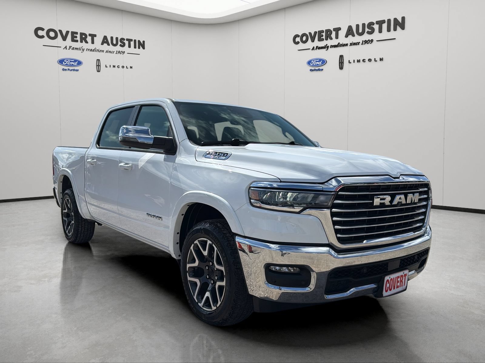 Used 2025 RAM 1500 Laramie AWD/4WD image 8