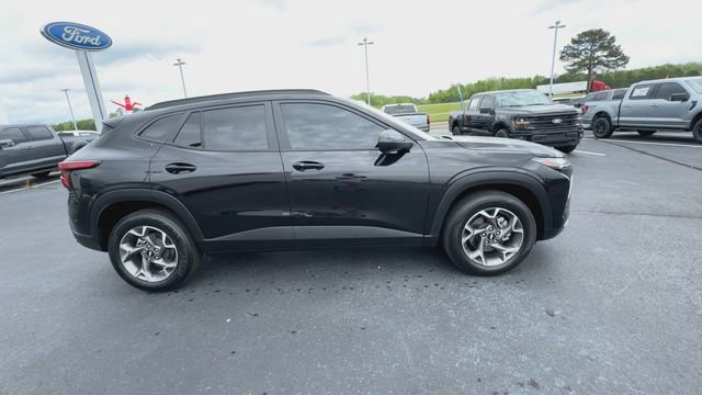 Used 2025 Chevrolet Trax LT w/ Driver Confidence Package image 8