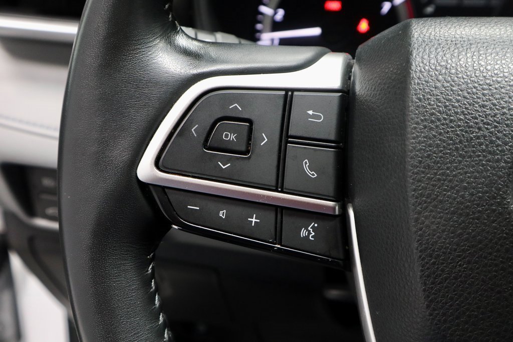 Used 2023 Toyota Highlander LE image 28