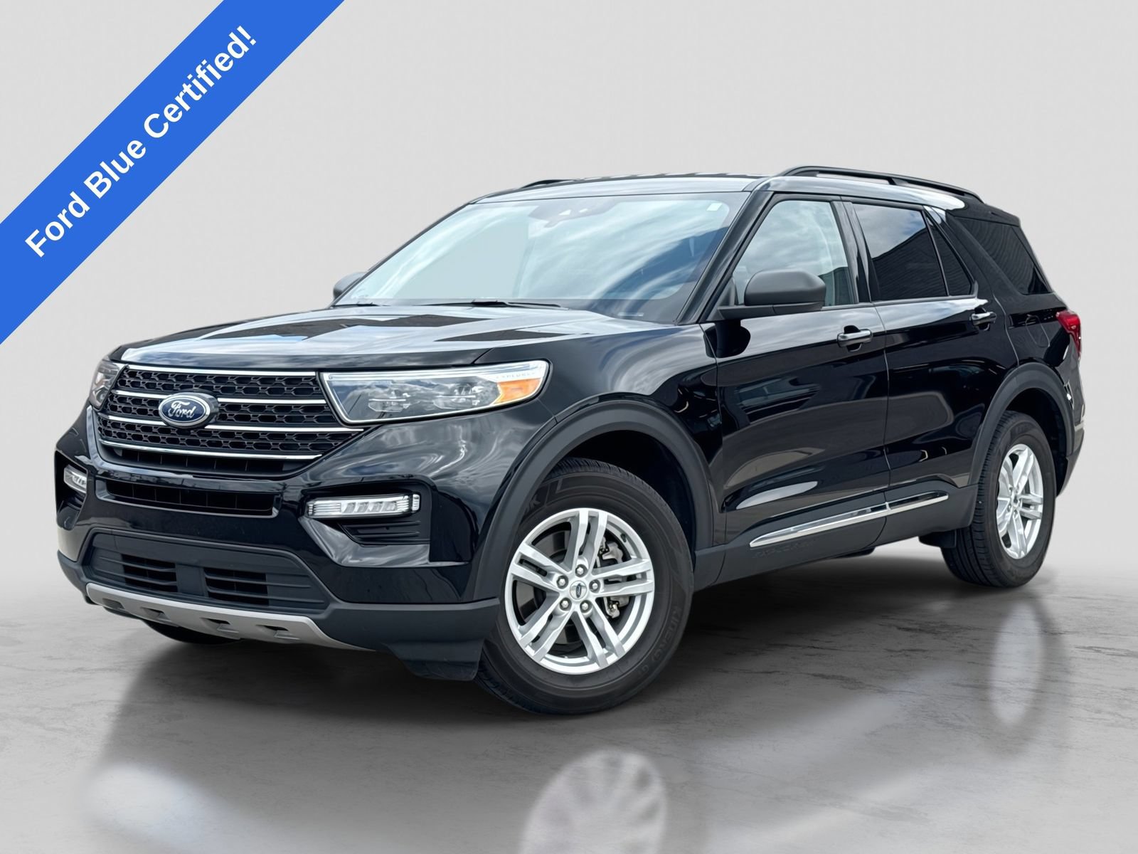 Certified 2023 Ford Explorer XLT w/ Equipment Group 202A AWD/4WD image 1