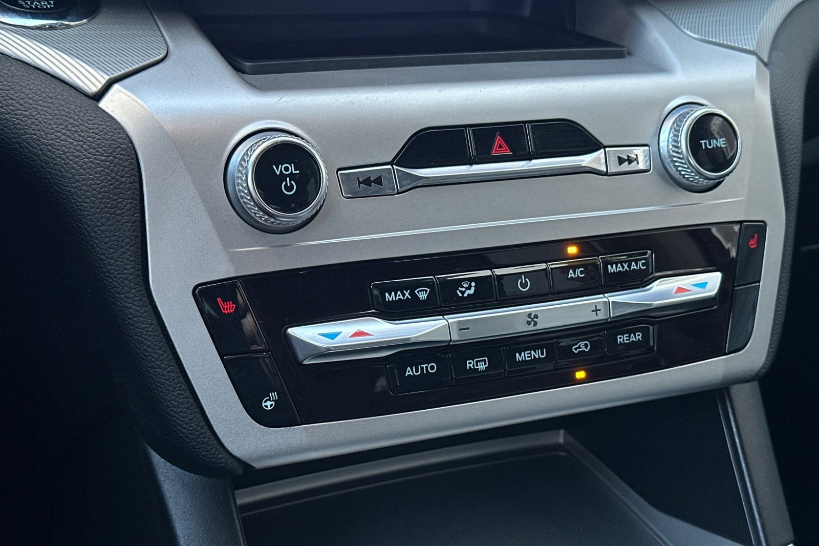 Certified 2022 Ford Explorer XLT w/ Equipment Group 202A image 21