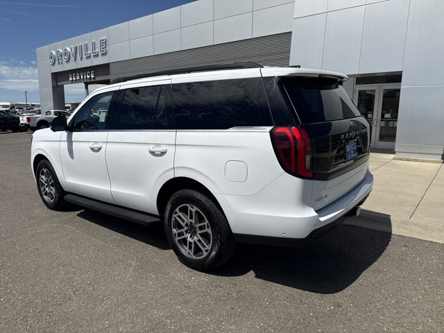 Certified 2025 Ford Expedition Active AWD/4WD image 5