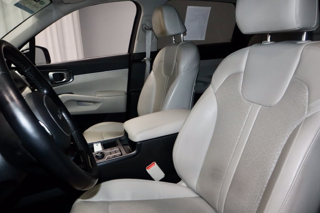 Used 2022 Kia Sorento S FWD image 27