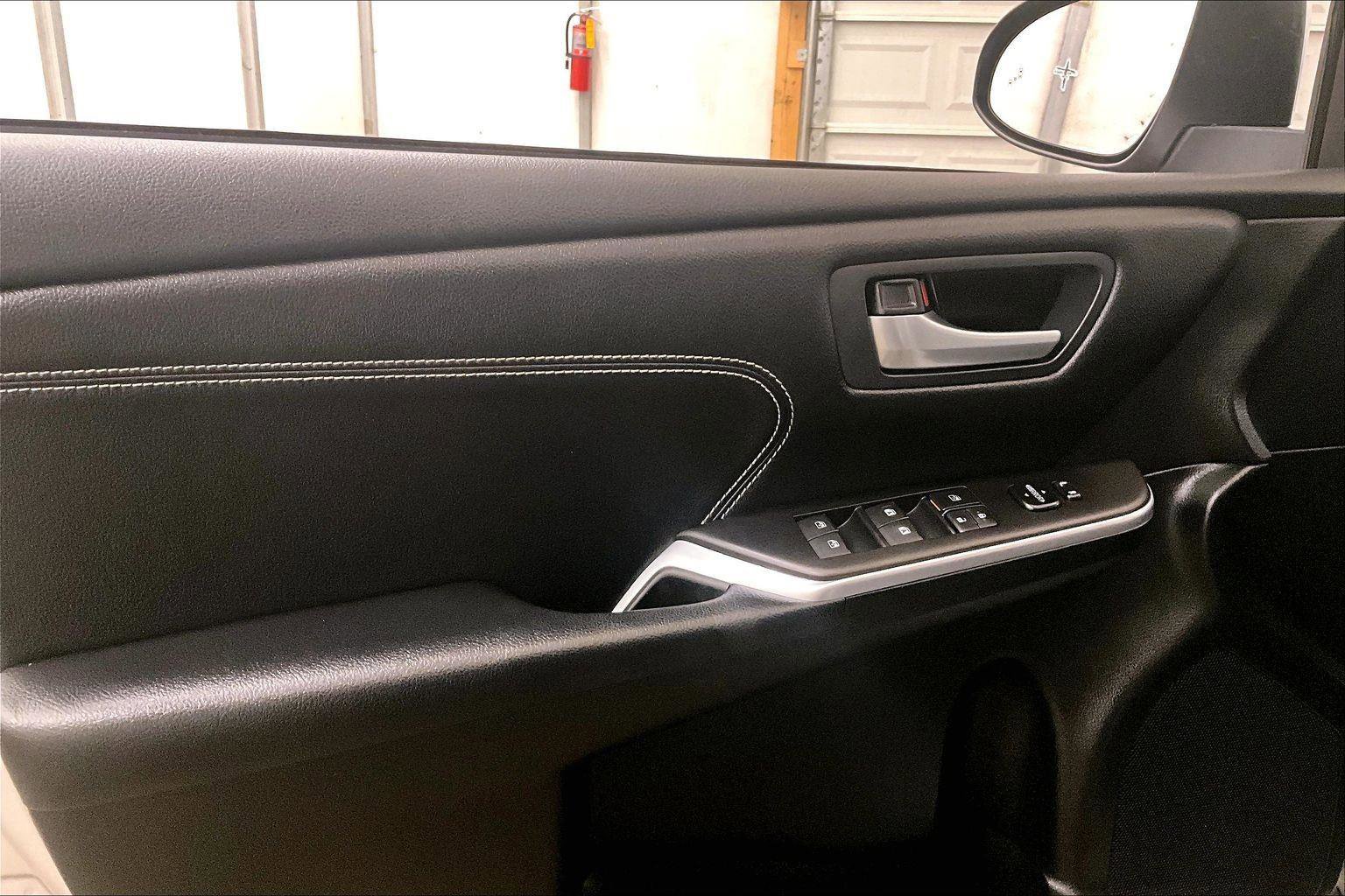 Used 2017 Toyota Camry XLE w/ Moonroof Package image 22