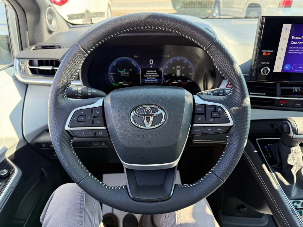 Used 2025 Toyota Sienna XSE w/ XSE Plus Package image 15