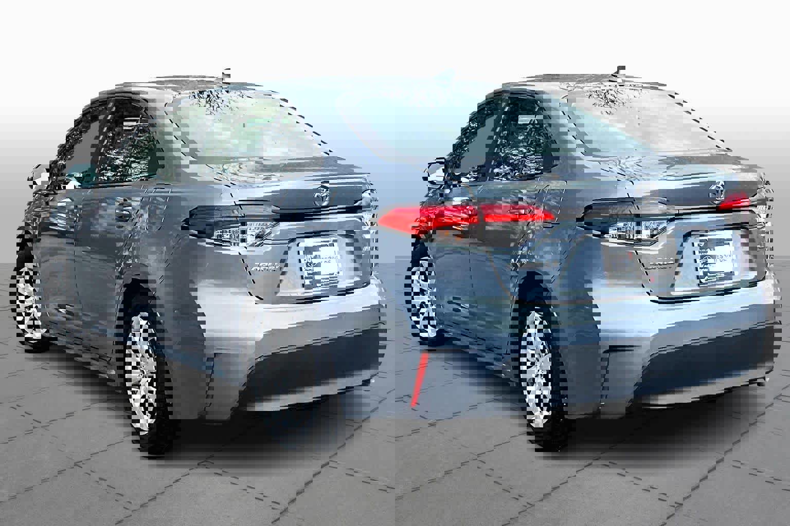 Used 2024 Toyota Corolla LE image 2