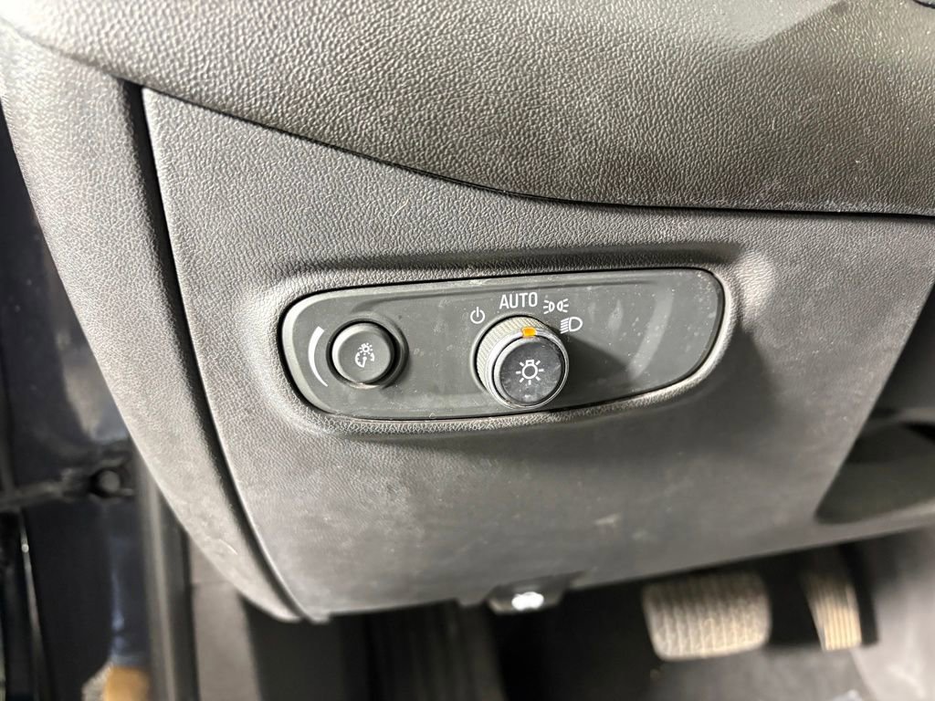 Used 2022 Chevrolet Equinox RS w/ RS Leather Package image 12