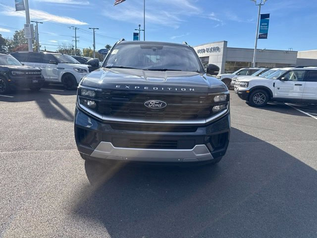 Certified 2025 Ford Expedition Platinum AWD/4WD image 2