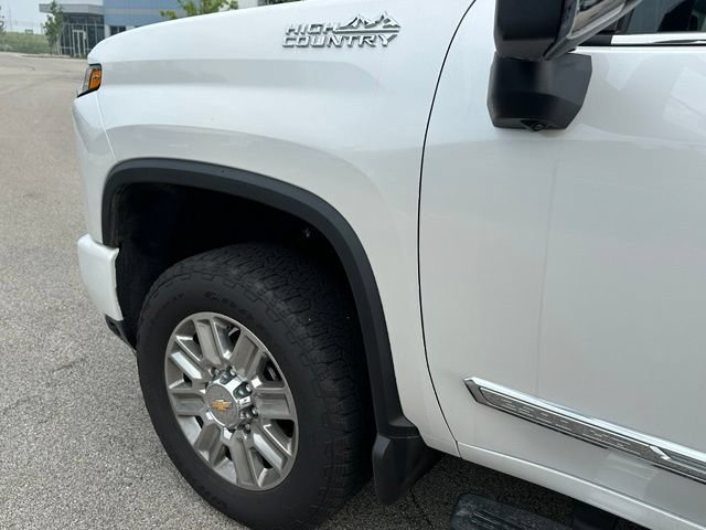 Used 2024 Chevrolet Silverado 2500 High Country w/ High Country Premium Package AWD/4WD image 8
