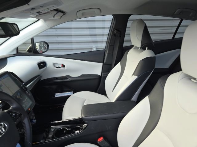 Used 2019 Toyota Prius L Eco image 7