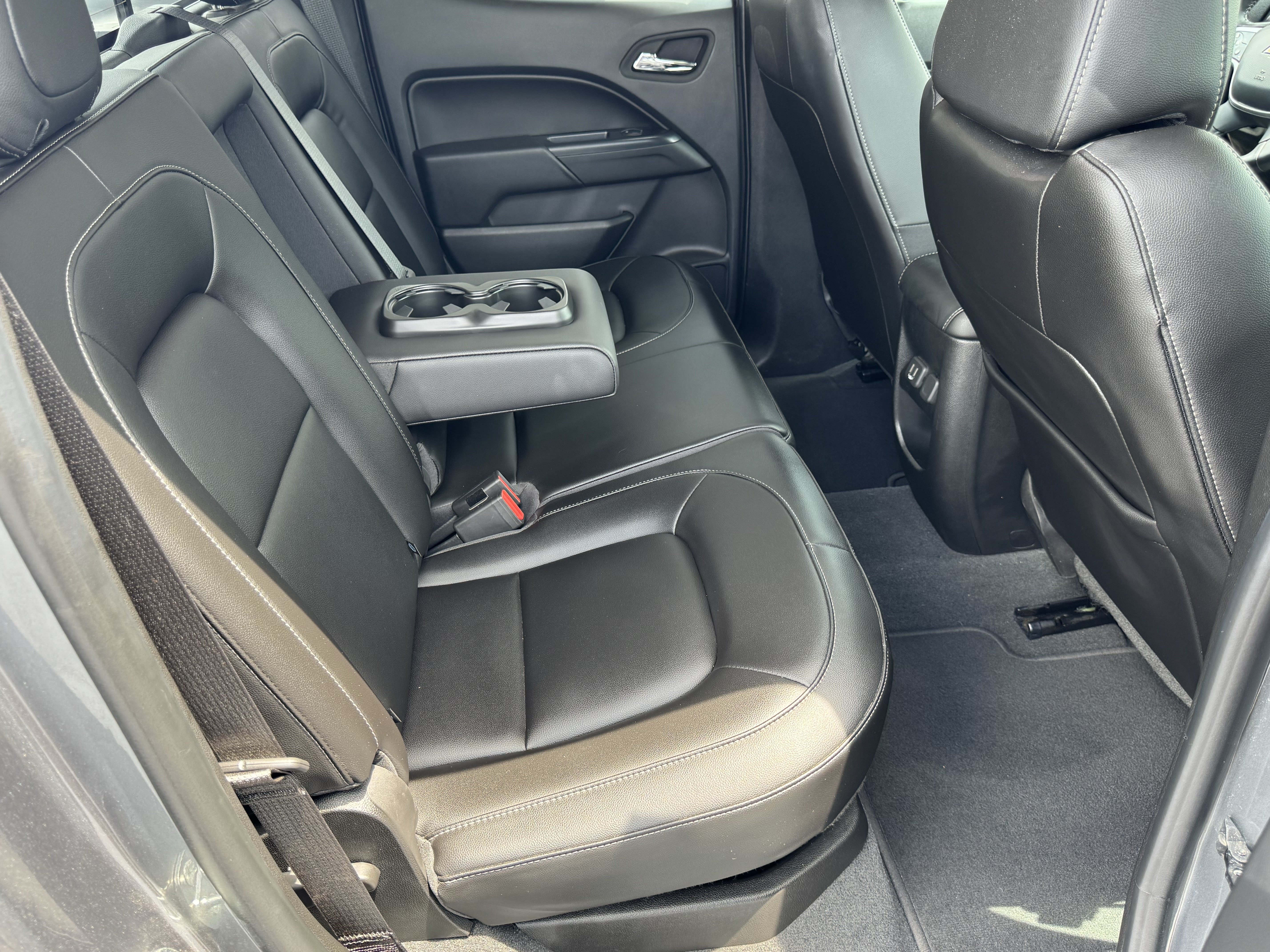 Used 2022 Chevrolet Colorado LT w/ Luxury Package RWD image 17
