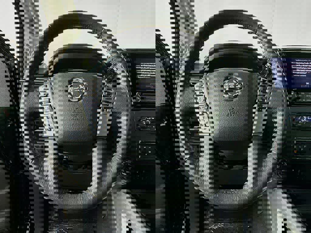 Used 2024 Nissan Titan SV w/ SV Convenience Package image 19