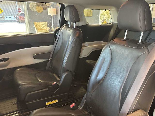 Used 2024 Kia Carnival EX image 24