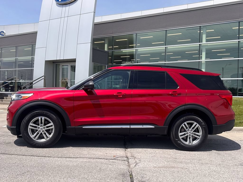Certified 2023 Ford Explorer XLT w/ Equipment Group 202A AWD/4WD image 3