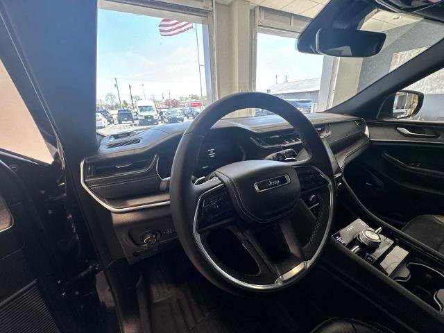 Used 2023 Jeep Grand Cherokee L Overland AWD/4WD image 9