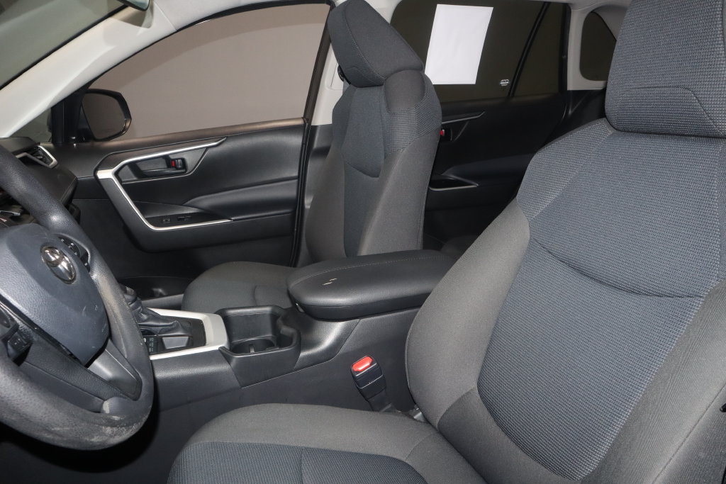 Used 2022 Toyota RAV4 LE AWD/4WD image 18