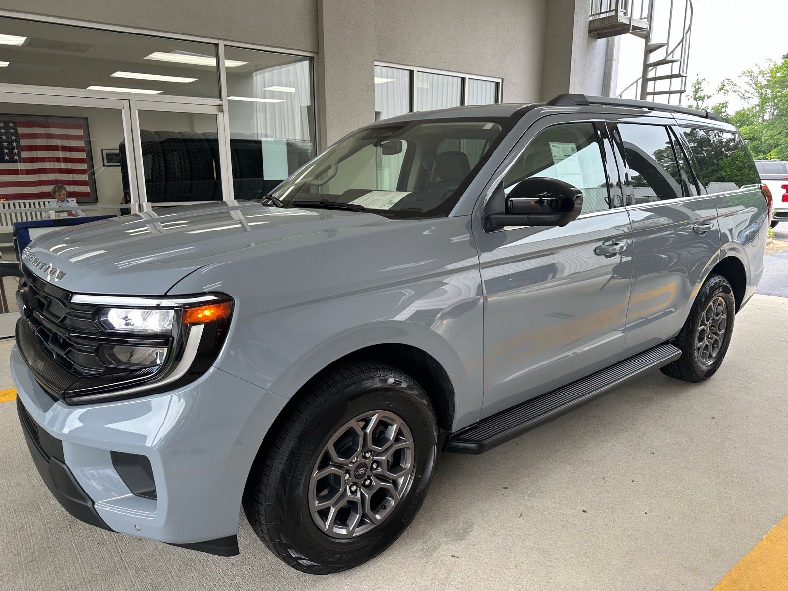 Certified 2025 Ford Expedition Active RWD image 3