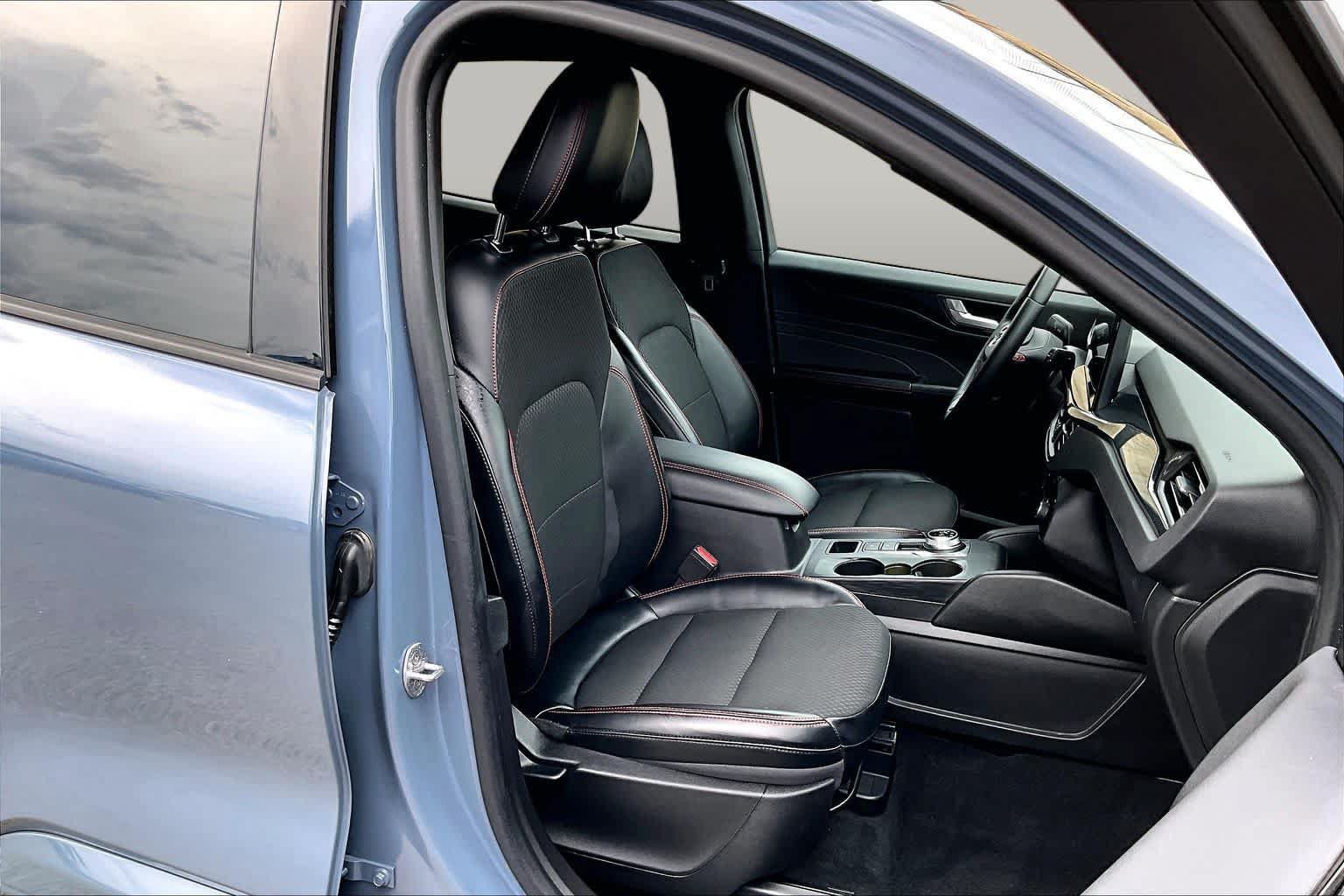 Certified 2023 Ford Escape ST-Line w/ Tech Pack #1 AWD/4WD image 9