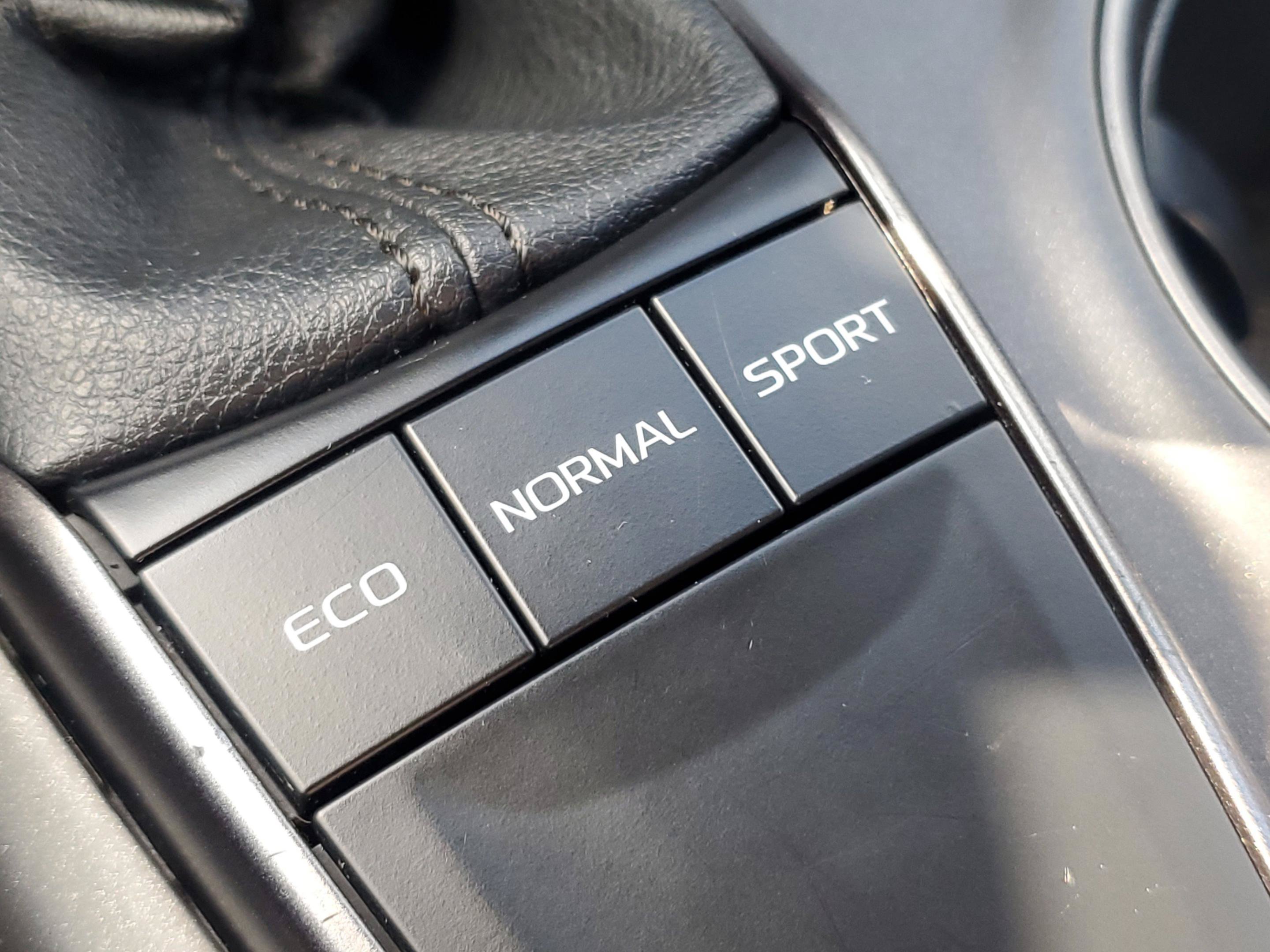 Used 2024 Toyota Camry SE FWD image 25
