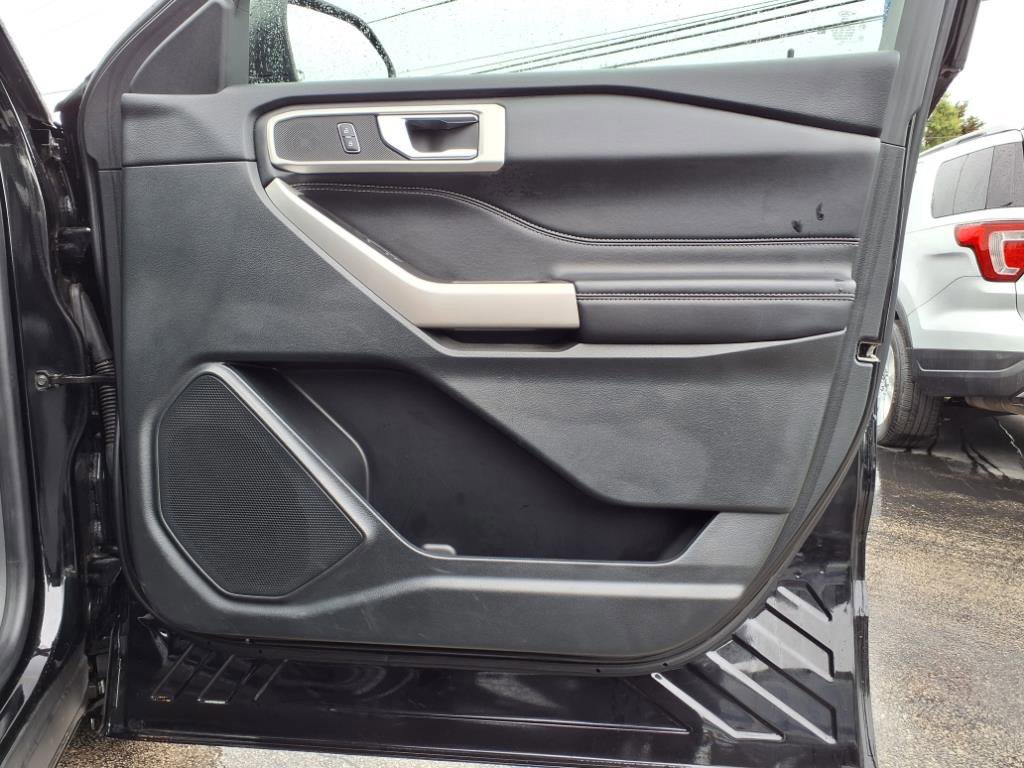 Certified 2022 Ford Explorer XLT w/ Equipment Group 202A image 11