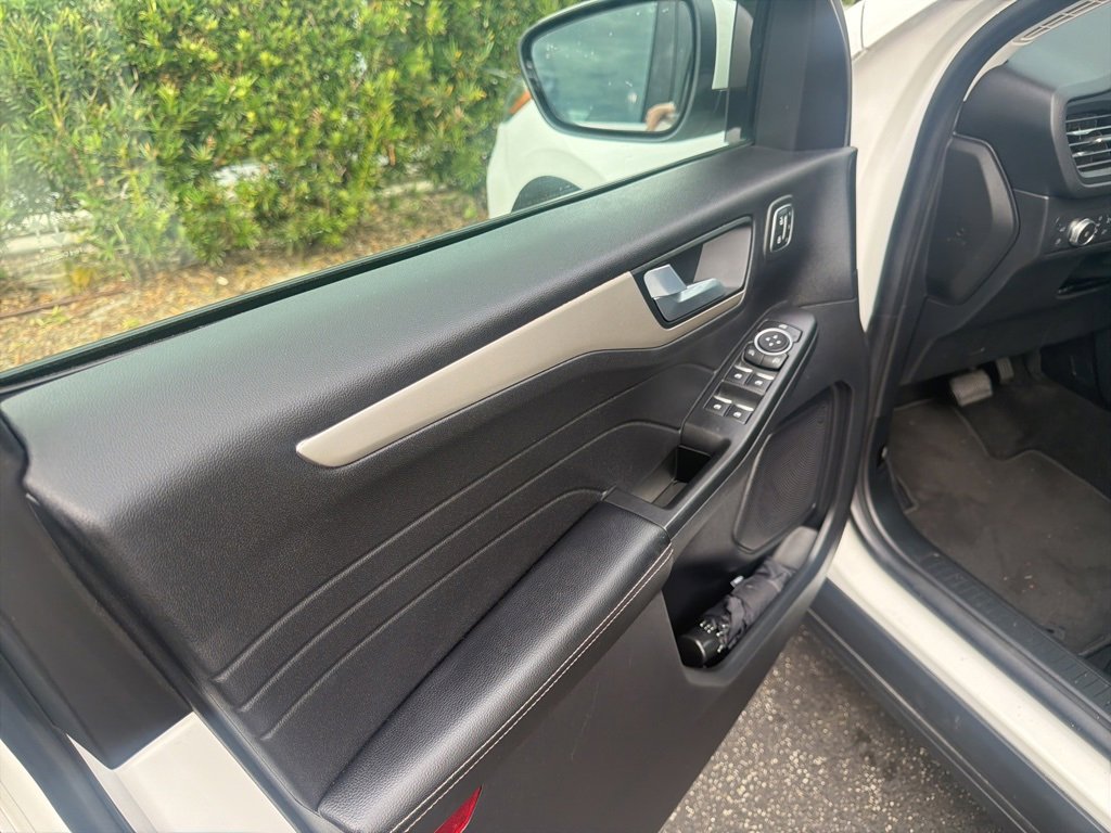 Certified 2022 Ford Escape SEL w/ Technology Package image 5