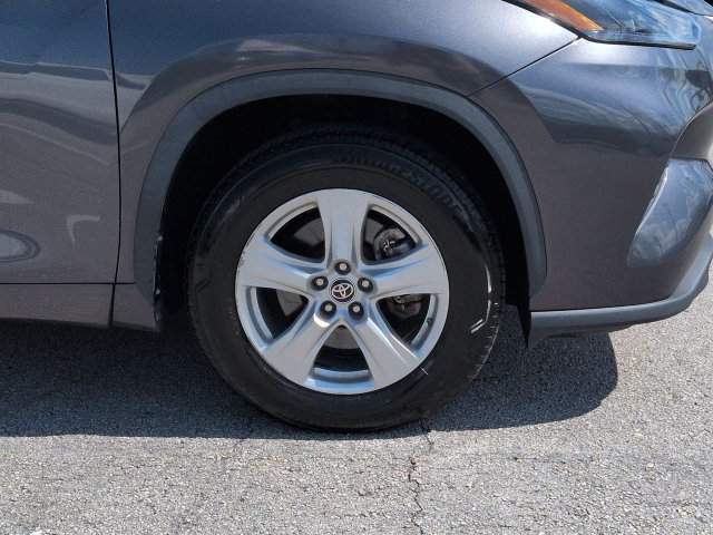 Used 2023 Toyota Highlander LE FWD image 11