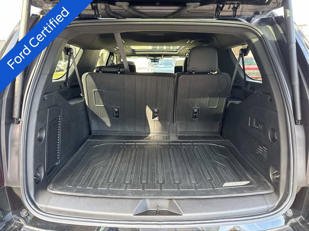 Used 2024 GMC Yukon XL Denali w/ Denali Reserve Package image 10