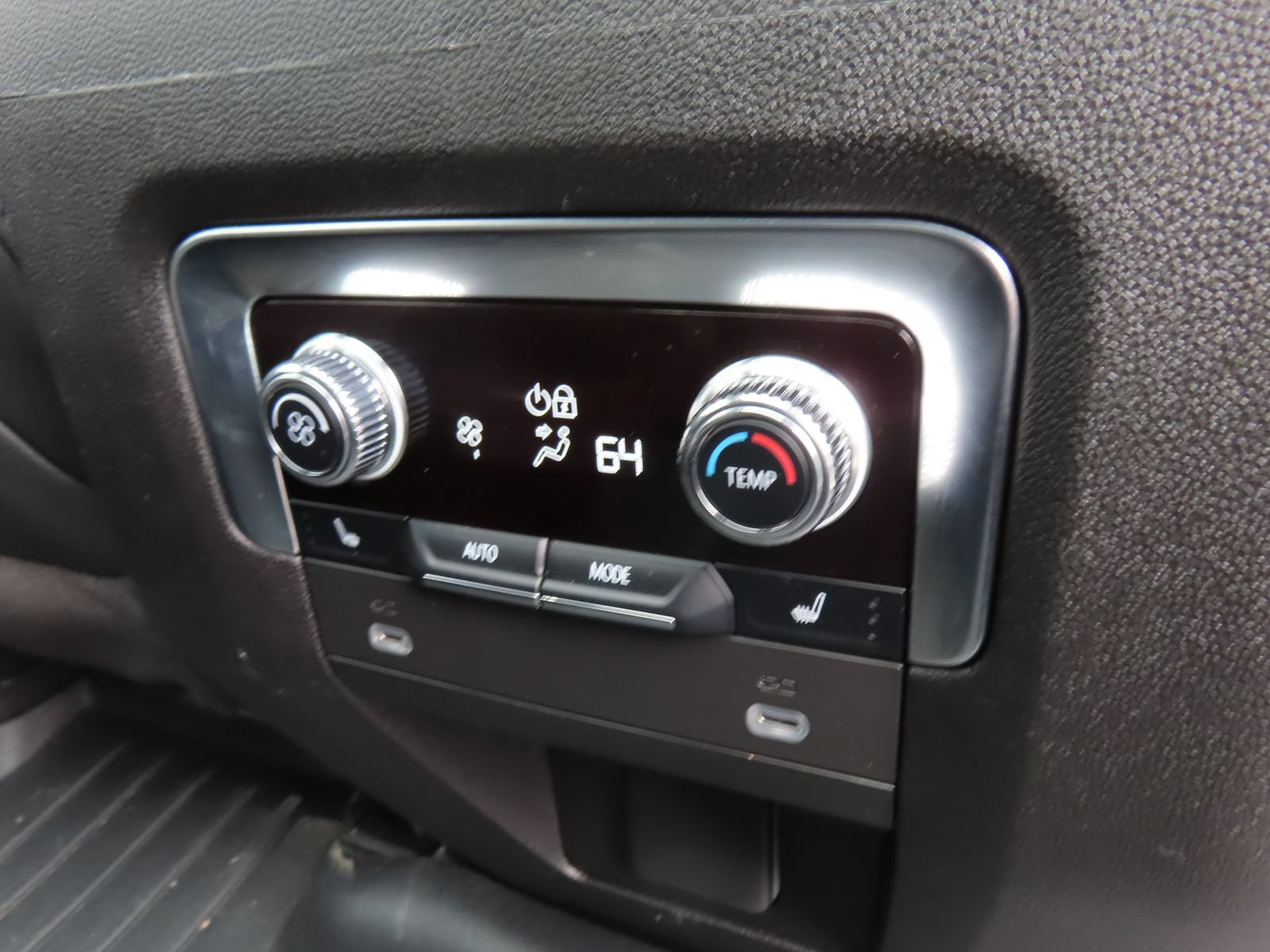 Used 2024 GMC Yukon XL AT4 w/ AT4 Premium Package AWD/4WD image 43