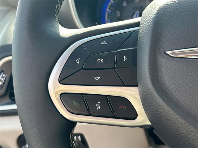 Used 2024 Chrysler Pacifica Touring-L image 29