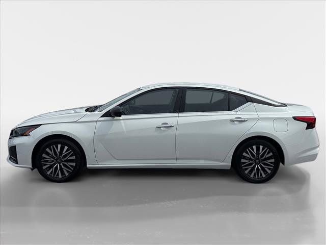 Used 2024 Nissan Altima 2.5 SV image 6