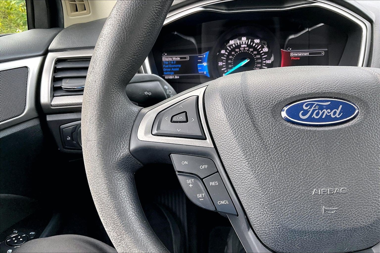 Certified 2017 Ford Fusion SE w/ Fusion SE Technology Package FWD image 18