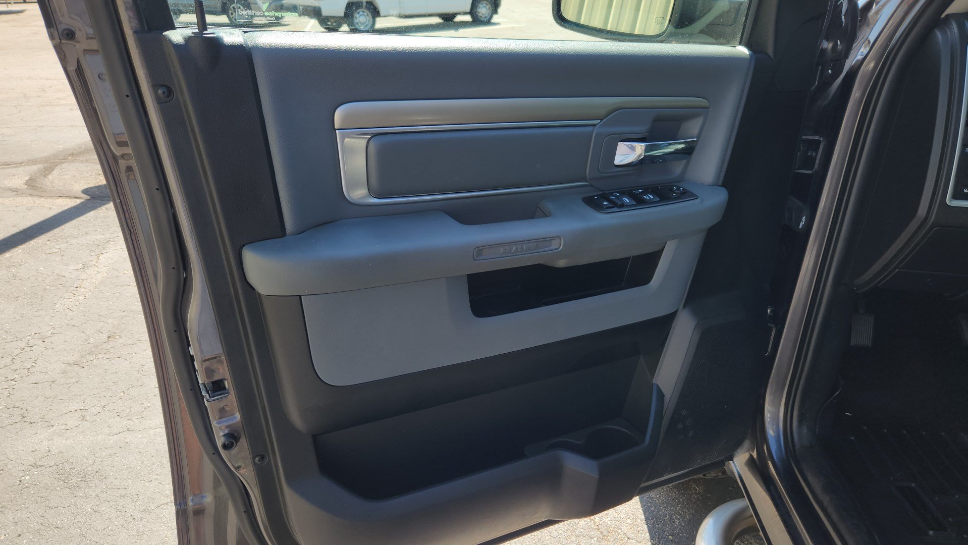 Used 2019 RAM 1500 Classic SLT AWD/4WD image 17