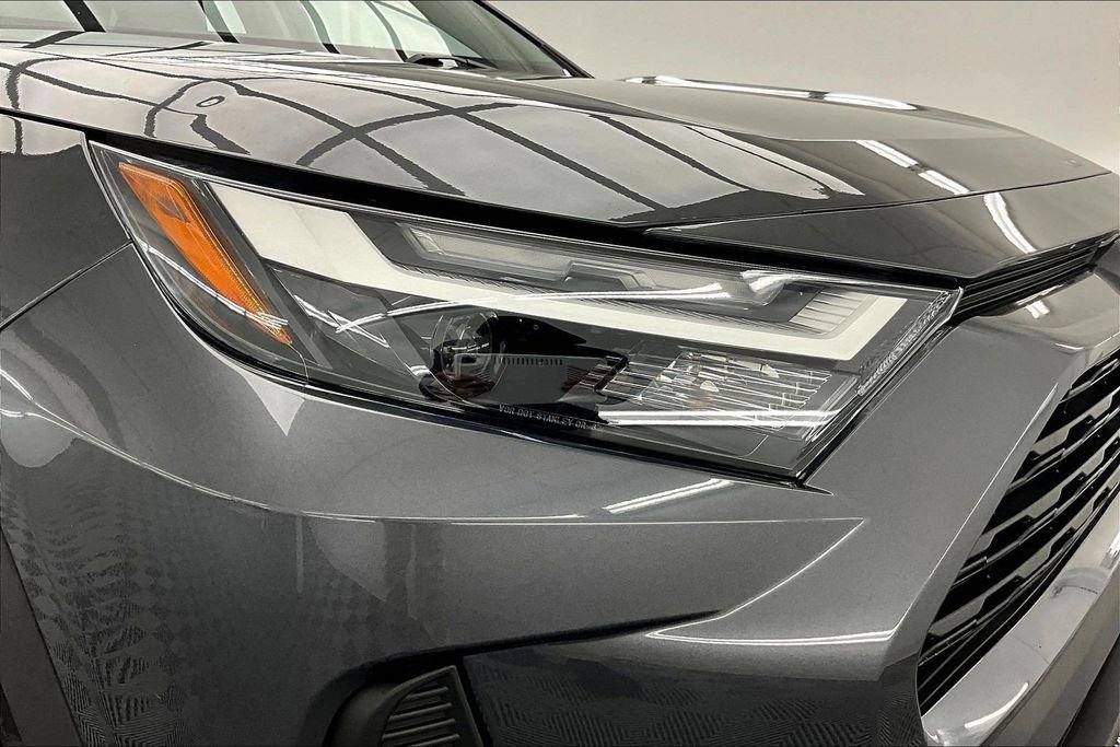 Used 2024 Toyota RAV4 LE image 29