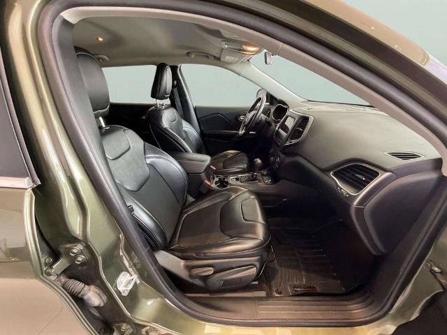 Used 2019 Jeep Cherokee Latitude Plus AWD/4WD image 20