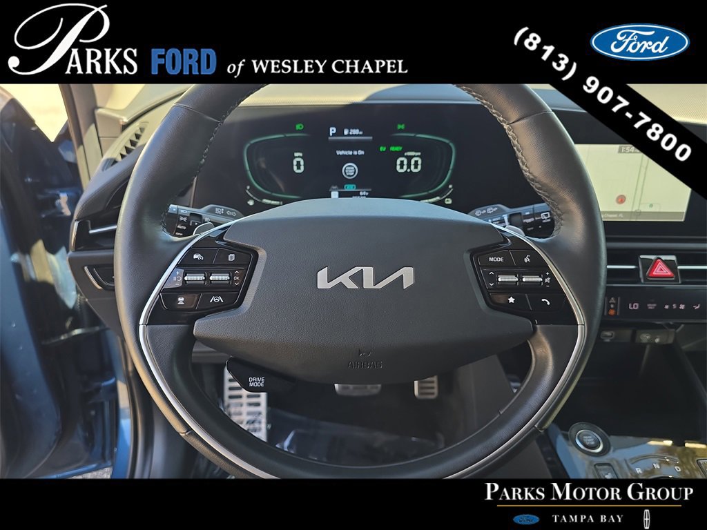 Used 2023 Kia Niro SX Touring image 28