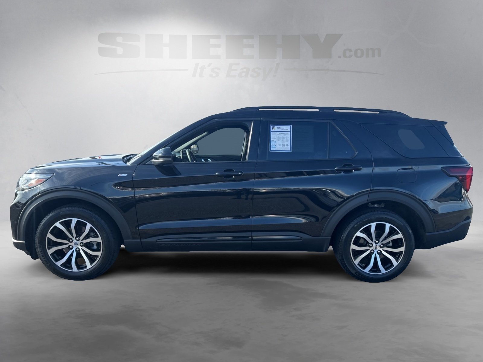 Certified 2025 Ford Explorer ST-Line image 2