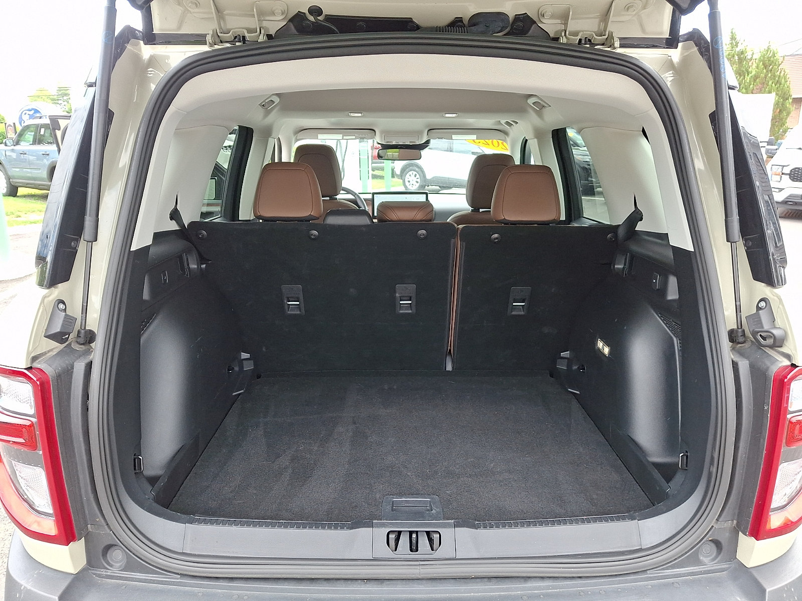 Certified 2025 Ford Bronco Sport Outer Banks w/ Outer Banks Tech Package+ AWD/4WD image 30