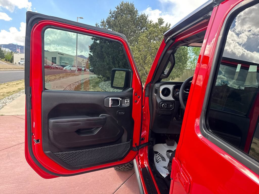 Used 2025 Jeep Wrangler Unlimited Sport AWD/4WD image 12
