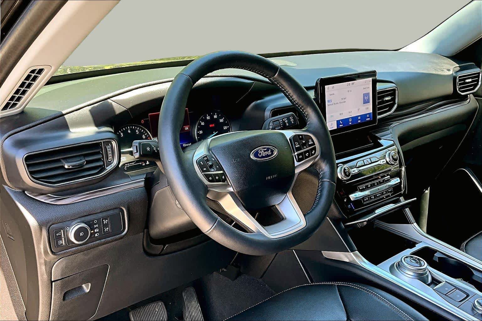 Certified 2023 Ford Explorer Limited w/ Hybrid Equipment Group 310A AWD/4WD image 18